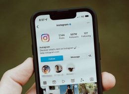 «Vieta alla moglie di usare Instagram,  le controlla il cellulare e la picchia»