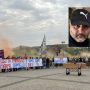 Simone Giri “Sciarpa, cappello e bici”  L’ultimo saluto degli ultras  tra striscioni, fumogeni e cori