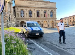 Alla guida con una patente falsa:  fermato e portato in Questura