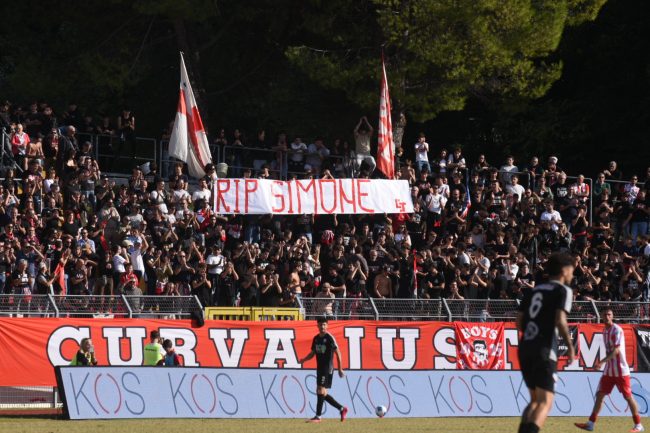 striscione per Simone Giri