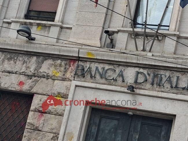 uova-e-vernice-banca-italia-2-650x487-1